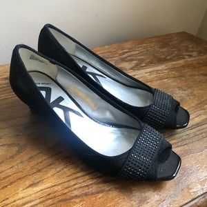 Sequenced heals, great condition!